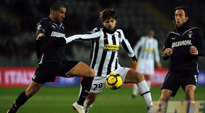 דייגו מתקשה מול שחקני לאציו. מחכים לחיזוק הישראלי (GettyImages)