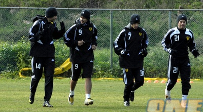 מויאל, תמוז, יצחקי ובן שושן רצים בקור הירושלמי (אלעד ירקון) מויאל, תמוז, יצחקי ובן שושן רצים בקור הירושלמי (אלעד ירקון)