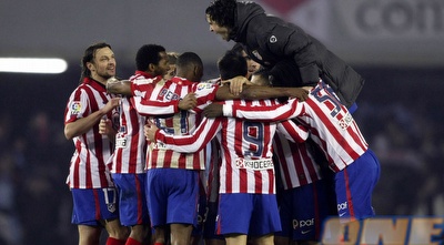 שחקני אתלטיקו מדריד חוגגים. מעשית הם כבר בגמר (רויטרס)