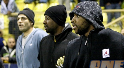 וושהאם ופינוק. מפרגנים לקבוצת הכדורגל של העיר (אמיר לוי)