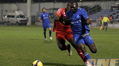 באשירו מנסה להגיע לכדור (שי לוי)