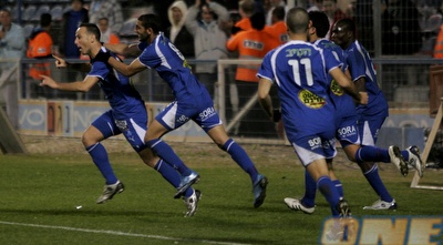 גיא צרפתי חוגג עם החברים (שי לוי)