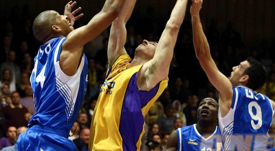 מלחמה על הכדור בחולון (מנהלת הליגה)