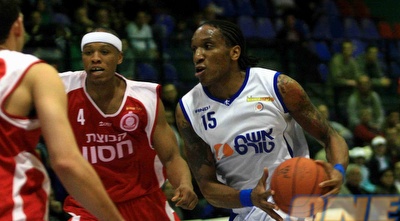 אוניקווה עם ג&acute;רמיין הול הערב בהרצליה (מנהלת הליגה) 