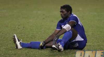 מתיאס מאוכזב על הדשא (שי לוי)