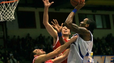 אוניקווה מול פורת וג&acute;אקס (מנהלת הליגה) (ONE)