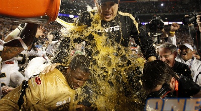 שון פייטון זוכה למקלחת של גטורייד (רויטרס) שון פייטון זוכה למקלחת של גטורייד (רויטרס)