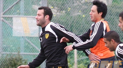 עידן טל ושמעון גרשון משתעשעים באימון (גיא בן זיו)