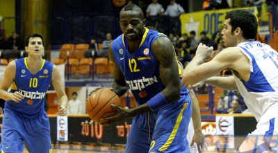 לאזמה במהלך המשחק מול נהריה, שהביא רק 2 אחוזי רייטינג (אמיר לוי)