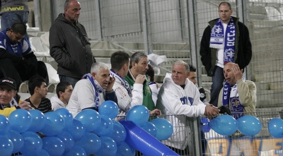 אוהדי קביליו יפו. לא הפסיקו לשיר ולעודד את קבוצתם (דרור עינב)