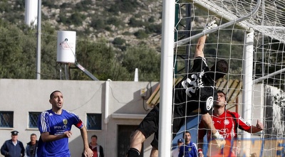 איתי ארקין מציל כדור של כרמיאל (אמיר לוי)