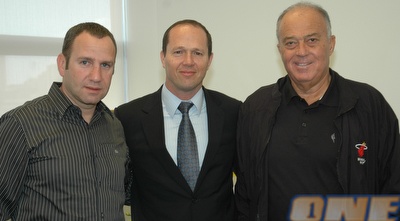 רענן כץ דני קליין וניר ברקת. ראש העיר והיו&qout;ר יצטרכו למצוא פתרון