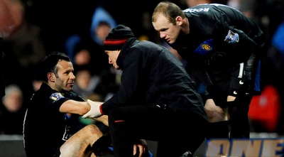 גיגס מקבל את הטיפול בגודיסון פארק. יחמיץ את מילאן בצ´מפיונס (GettyImages) גיגס מקבל את הטיפול בגודיסון פארק. יחמיץ את מילאן בצ´מפיונס (GettyImages)