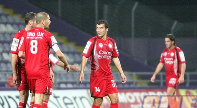 שחקני הפועל ר&qout;ג מעכלים את ההפסד (קובי אליהו)