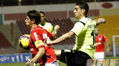 עמרי בן הרוש נצמד למאור מליקסון. פתיחה חלשה למשחק (אמיר לוי)