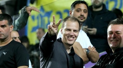 אורח באצטדיון וינטר. סטפן שאלוי (קובי אליהו)