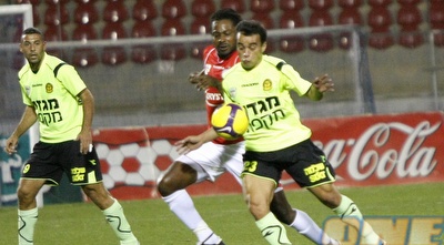 אדמו מוחמד נצמד לפבריציו קבראל (אמיר לוי)