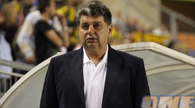 יצחק שום (גיא בן זיו)