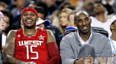 קובי בראיינט צופה מהצד (רויטרס)