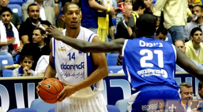 סיילס מול ג´יימס (אמיר לוי)