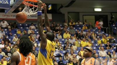 לאזמה מראה מה הוא יודע. מגי כבר חושב על ההתקפה הבאה (דרור עינב)