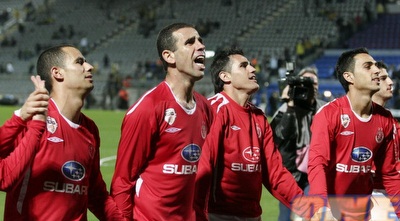 שחקני הפועל מודים לקהל (רועי גלדסטון) שחקני הפועל מודים לקהל (רועי גלדסטון)