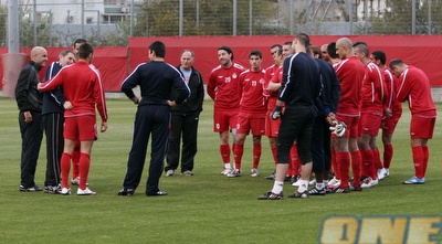 הפועל ת&qout;א עוברת תדרוך לקראת משחק הגומלין (רועי גלדסטון)