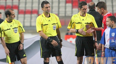 השופטים הקפריסאים באיצטדיון גרין. נהנתי מעבודתם (עמית מצפה) השופטים הקפריסאים באיצטדיון גרין. נהנתי מעבודתם (עמית מצפה)