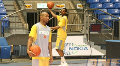 פישר ושארפ באימון (שרון קביליו)