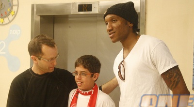 דן שמיר ואוגונה אוניקווה. מעכשיו הם יריבים (שי לוי)