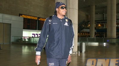 הוקינס בנתב&qout;ג. הגיע לישראל (קובי אליהו)