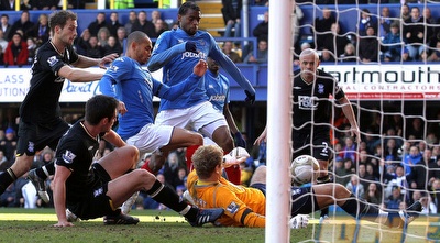 פיקיון דוחק את השער הראשון מקרוב (GettyImages) פיקיון דוחק את השער הראשון מקרוב (GettyImages)