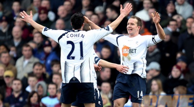 תמיר כהן חוגג עם קווין דייויס, מאוחר יותר הוא יורחק מהמשחק (GettyImages) תמיר כהן חוגג עם קווין דייויס, מאוחר יותר הוא יורחק מהמשחק (GettyImages)