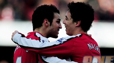 נסרי ופברגאס חוגגים. התותחנים לא מוותרים על האליפות (רויטרס) נסרי ופברגאס חוגגים. התותחנים לא מוותרים על האליפות (רויטרס)