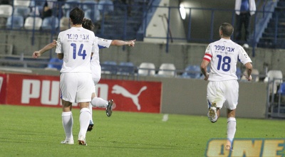 ר&qout;ג חוגגת את השער השני בבלומפילד (דרור עינב) ר&qout;ג חוגגת את השער השני בבלומפילד (דרור עינב)