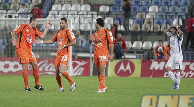 שחקני בני יהודה חוגגים את השער המצמק בבלומפילד (דרור עינב) שחקני בני יהודה חוגגים את השער המצמק בבלומפילד (דרור עינב)