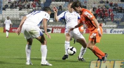 בוקסנבוים ובני חדד מנסים לגנוב כדור מליניץ´ (דרור עינב) בוקסנבוים ובני חדד מנסים לגנוב כדור מליניץ´ (דרור עינב)