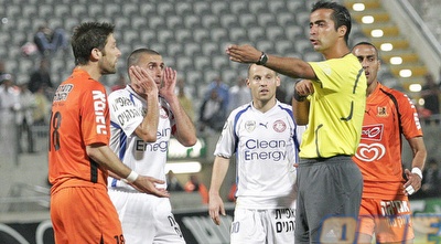 חלים זטמה מרחיק את עומרי אפק אחרי העבירה על איילי (דרור עינב) חלים זטמה מרחיק את עומרי אפק אחרי העבירה על איילי (דרור עינב)