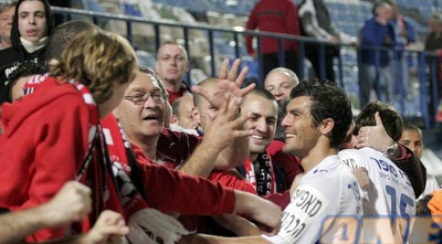 קרלוס צ´קאנה עם אוהדי ר&qout;ג המאושרים (דרור עינב) קרלוס צ´קאנה עם אוהדי ר&qout;ג המאושרים (דרור עינב)