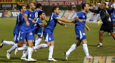 צרפתי והחברים בטירוף, רגע אחרי השער המדהים (רועי גלדסטון)