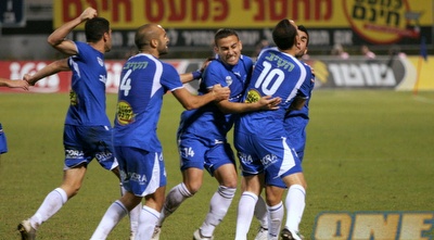 שחקני פ&qout;ת בטירוף אחרי השער האדיר של צרפתי (רועי גלדסטון)