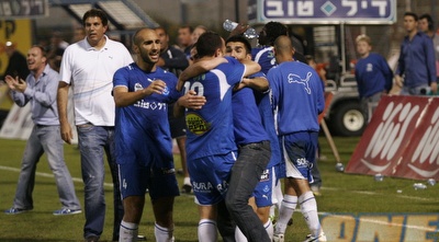 הפועל פ&qout;ת חוגגת (רועי גלדסטון)