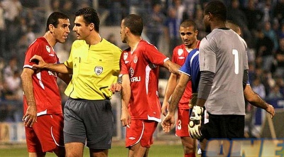 דה סילבה במהלך המשחק מול הפועל פ&qout;ת. (רועי גלדסטון)