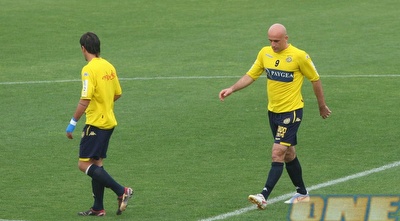 שחקני מכבי ת&qout;א לאחר כיבוש השער (רועי גלדסטון)