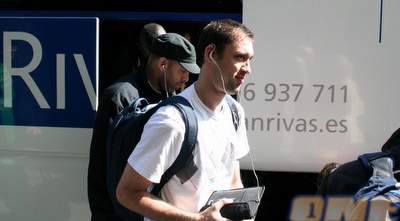 צ´אק איידסון ובלות´נטאל מגיעים למלון במדריד (שרון קביליו)