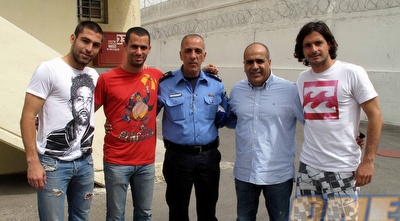 הפועל ת&qout;א עם מפקד המתקן. &qout; הפועל ת&qout;א עם מפקד המתקן. &qout;