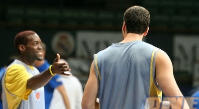 פרקינס מצביע לעבר גרין. הגארד: &qout;אנחנו רוצים לנצח ולסיים ראשונים&qout; (שרון קביליו) פרקינס מצביע לעבר גרין. הגארד: &qout;אנחנו רוצים לנצח ולסיים ראשונים&qout; (שרון קביליו)