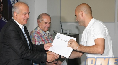 אבוקסיס עם לוזון: &qout; (דרור עינב)