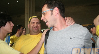 דרוקר מתקבל על ידי האוהדים הצהובים בנתב&qout;ג (קובי אליהו)