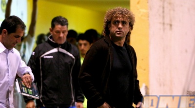 ראובן עטר. חילק מחמאות לאנטבי וגל גניש (קובי אליהו)